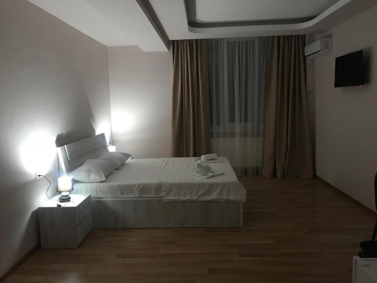 Hotel Caucasus Tbiliszi Kültér fotó