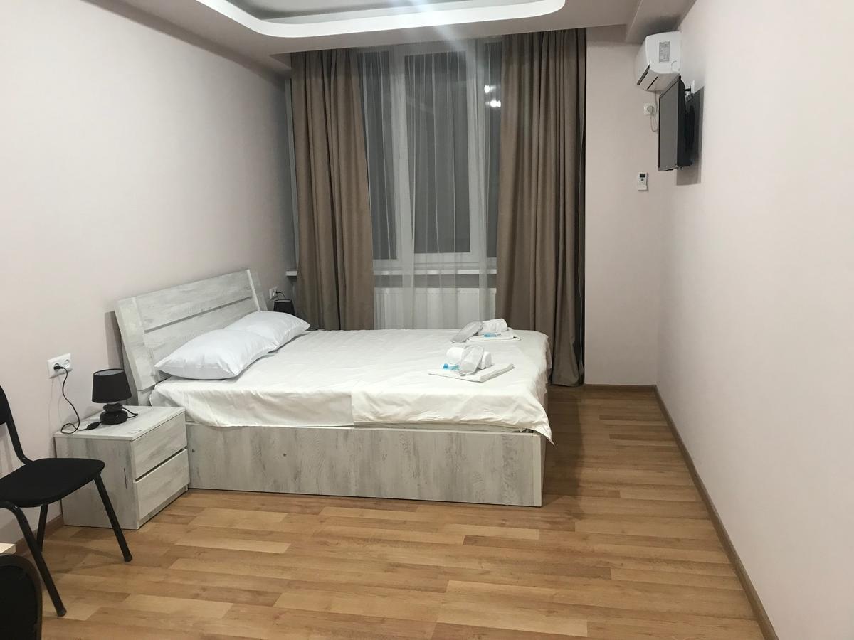 Hotel Caucasus Tbiliszi Kültér fotó