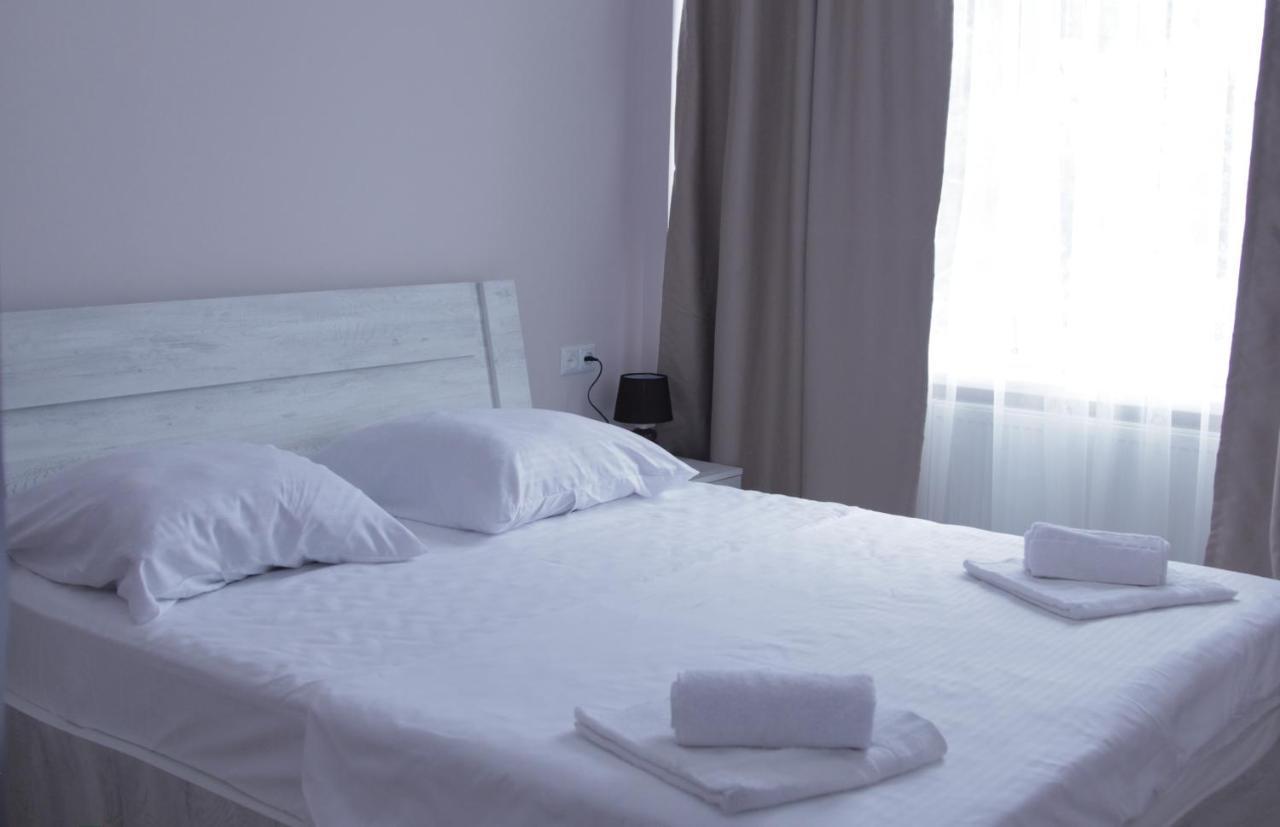 Hotel Caucasus Tbiliszi Kültér fotó