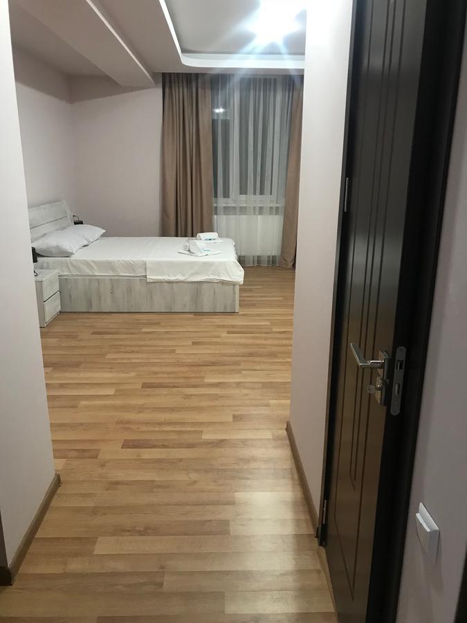 Hotel Caucasus Tbiliszi Kültér fotó