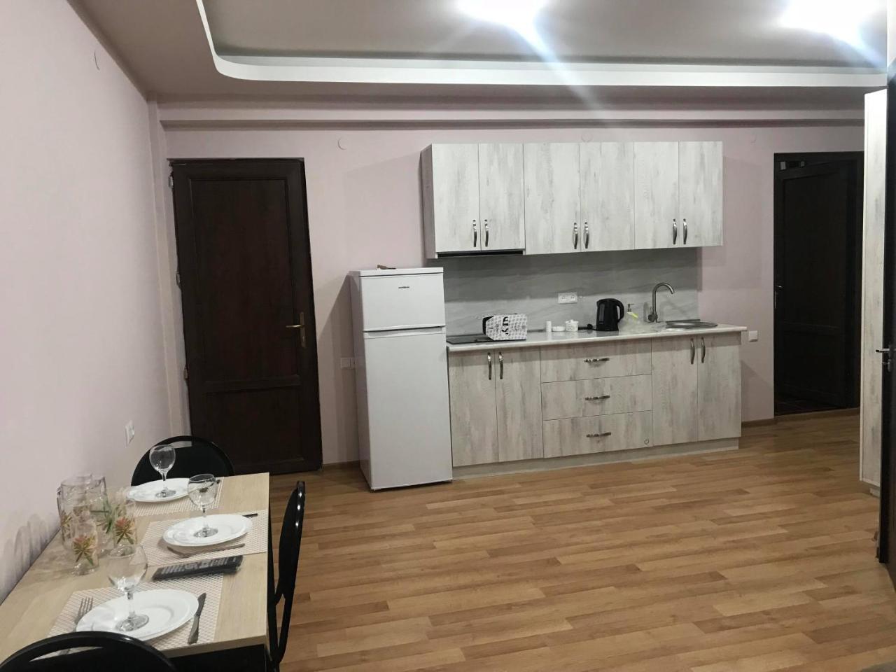 Hotel Caucasus Tbiliszi Kültér fotó