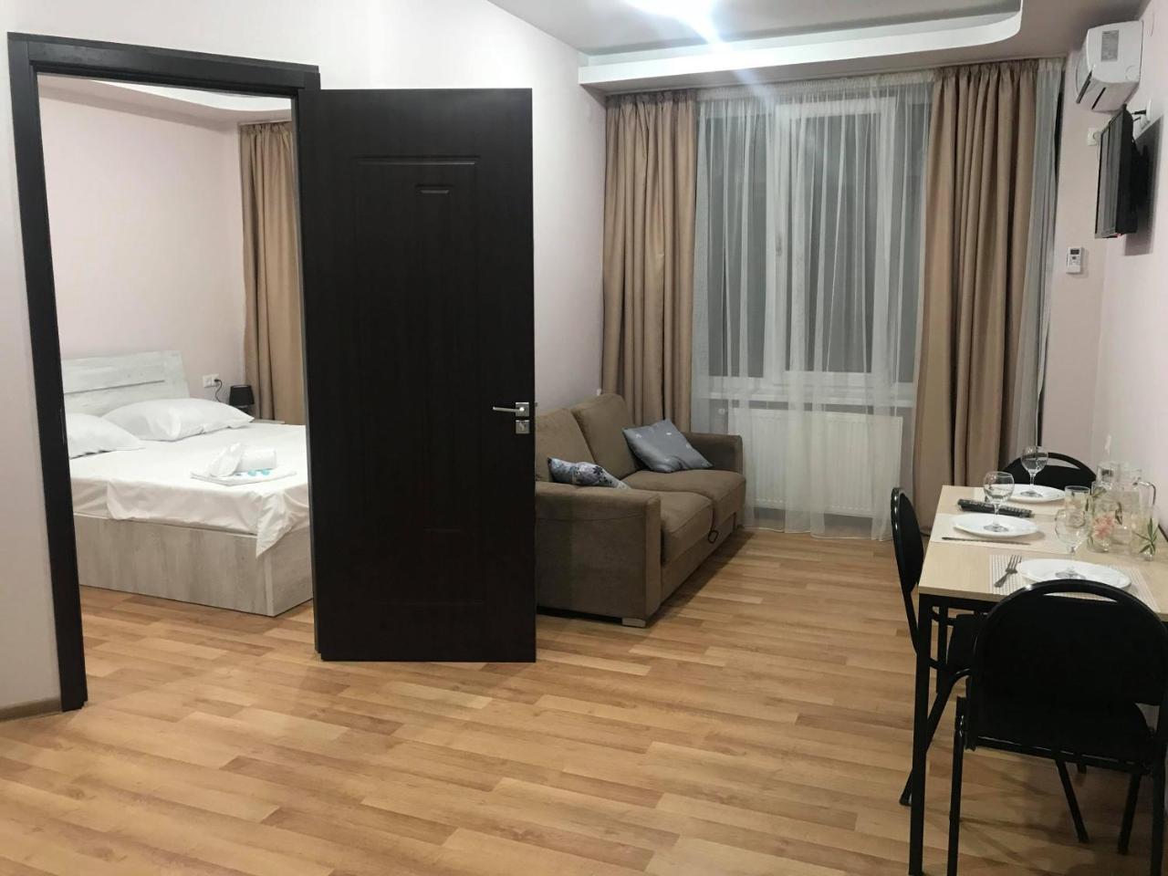 Hotel Caucasus Tbiliszi Kültér fotó