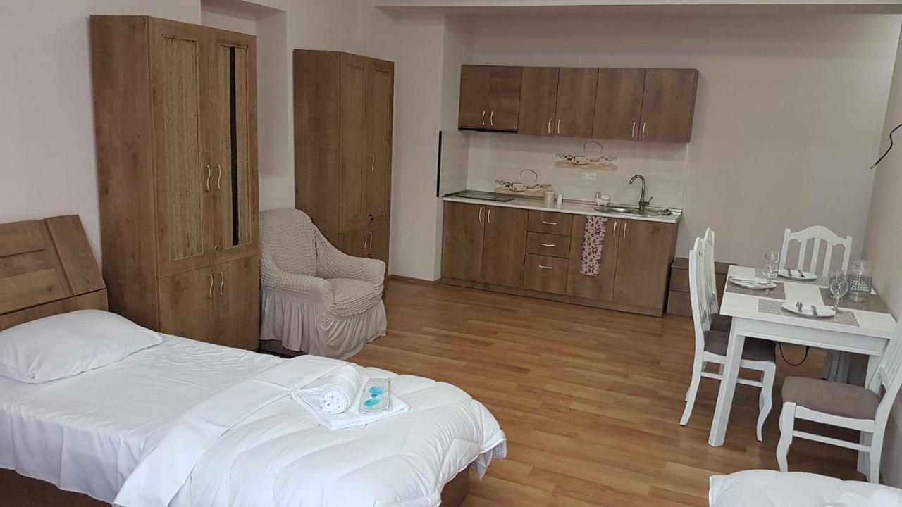 Hotel Caucasus Tbiliszi Kültér fotó
