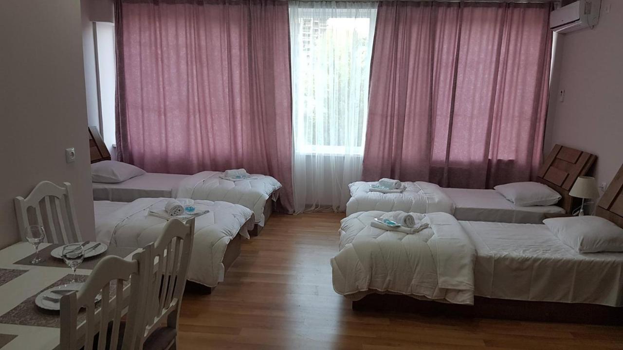 Hotel Caucasus Tbiliszi Kültér fotó