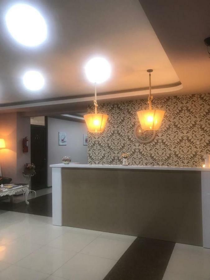 Hotel Caucasus Tbiliszi Kültér fotó